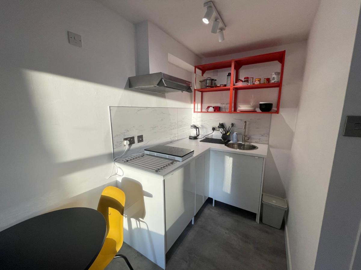 Modern Studio Apartment; 10Min Walk To Town & Quay Exeter Bagian luar foto